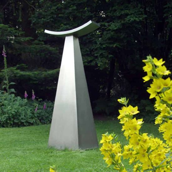 Skulptur aus Edelstahl für den Garten