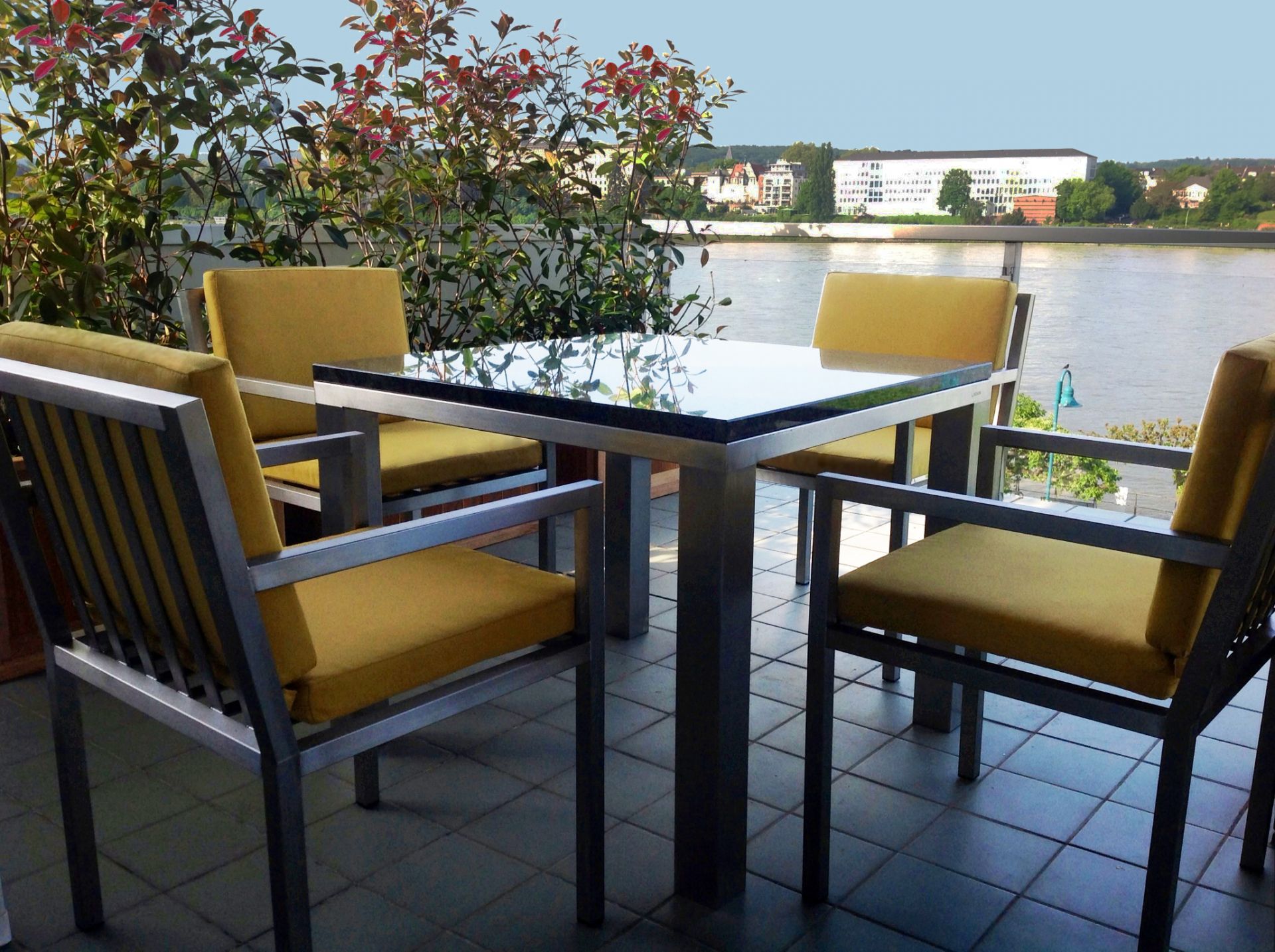 Esstisch mit Granitplatte GM-682B Nero Assoluto Esstisch mit Granitplatte GM-682B Nero Assoluto