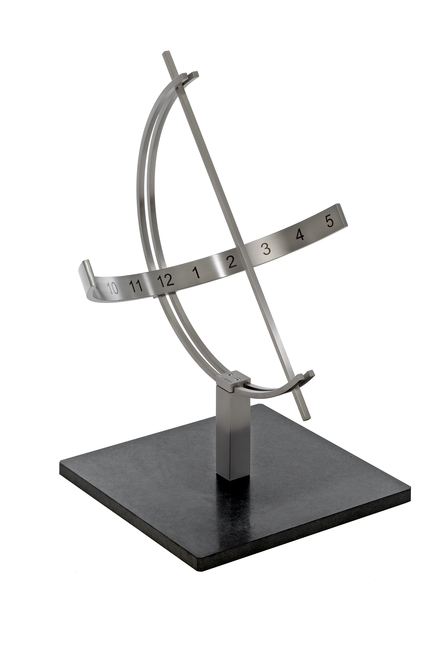 Sonnenuhr aus Edelstahl mit Granitfuß Sonnenuhr aus Edelstahl mit Granitfuß