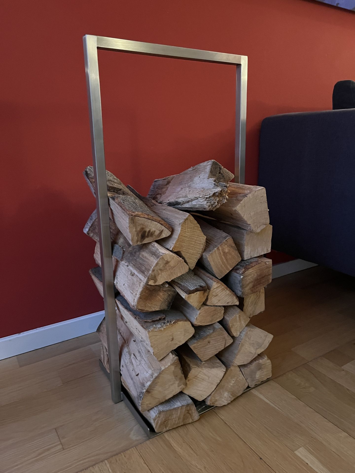 Kaminholzständer aus Edelstahl für Innen- und Außenbereich Kaminholzständer aus Edelstahl für Innen- und Außenbereich