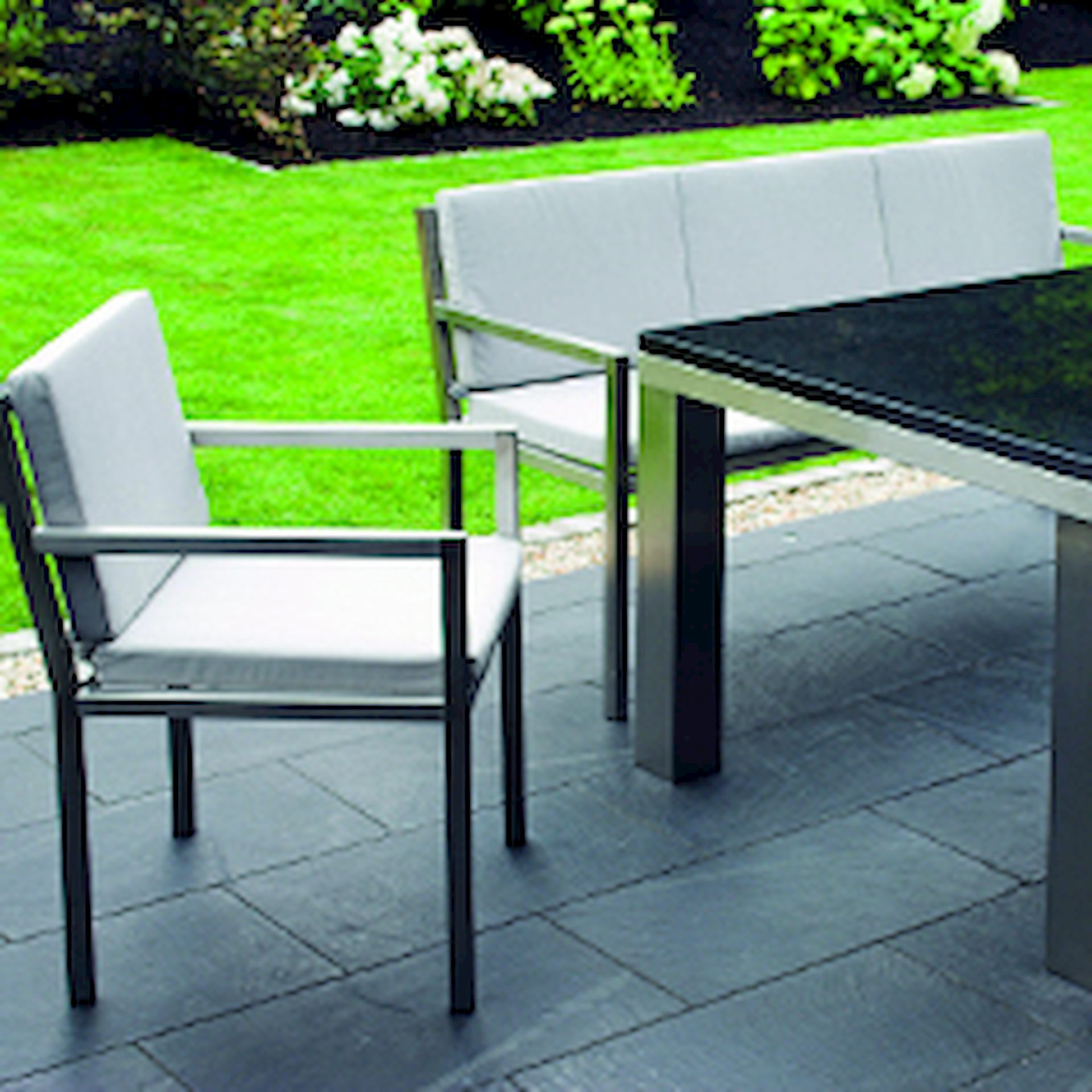 Klassiker-Stuhl aus Edelstahl Klassiker-Stuhl aus Edelstahl