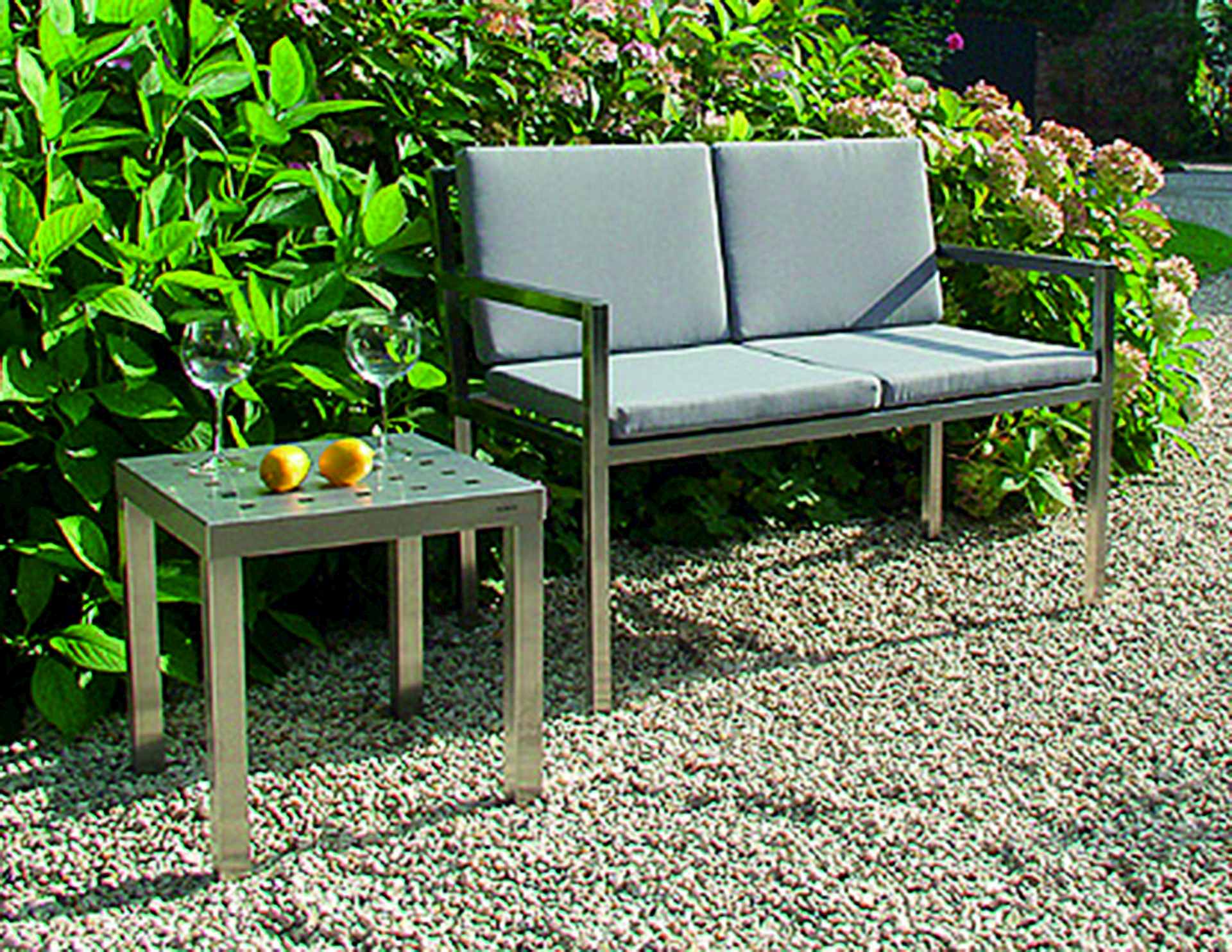 Klassiker-Bank 2-Sitzer aus Edelstahl Klassiker-Bank 2-Sitzer aus Edelstahl