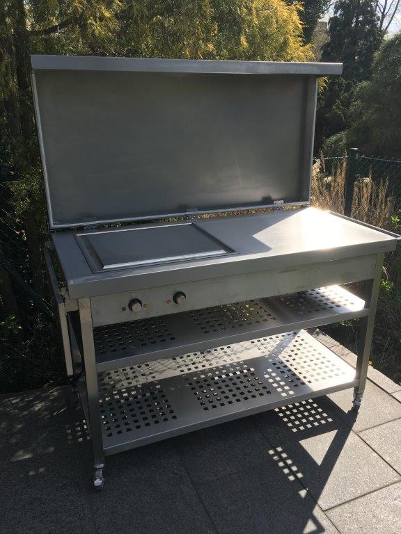 Outdoor-Küche aus Edelstahl mit Teppan Yaki