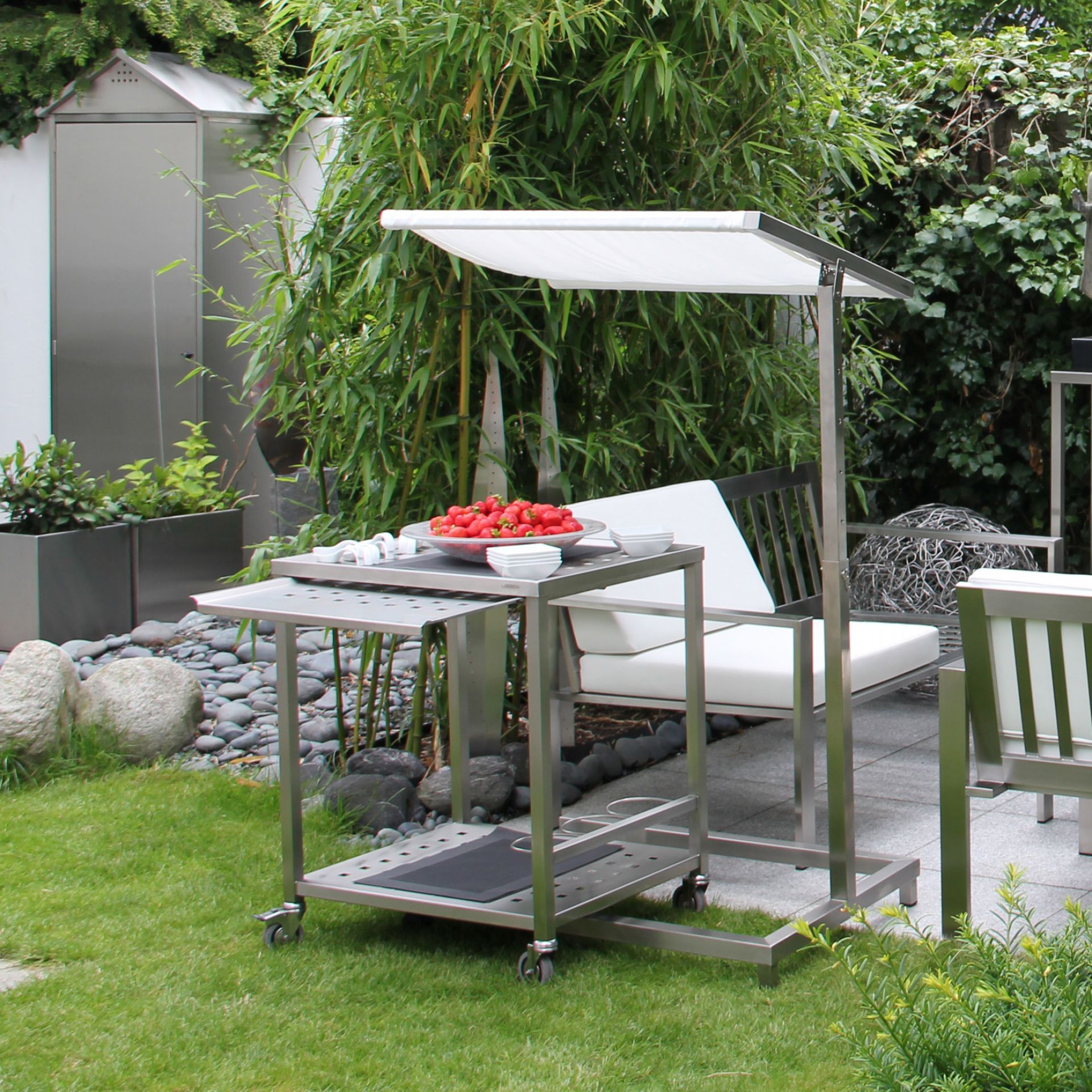 Servierwagen aus Edelstahl Servierwagen aus Edelstahl