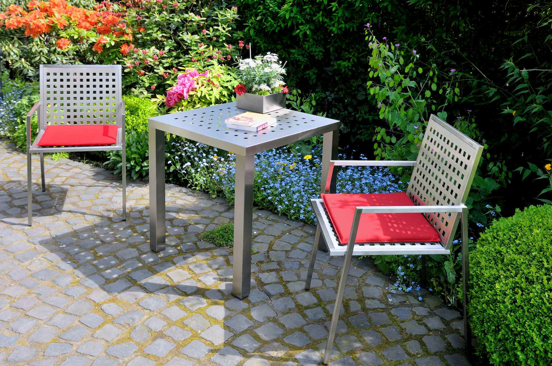 Edelstahl-Tisch mit gelochter Platte GM-623 (70 x 70 cm)
