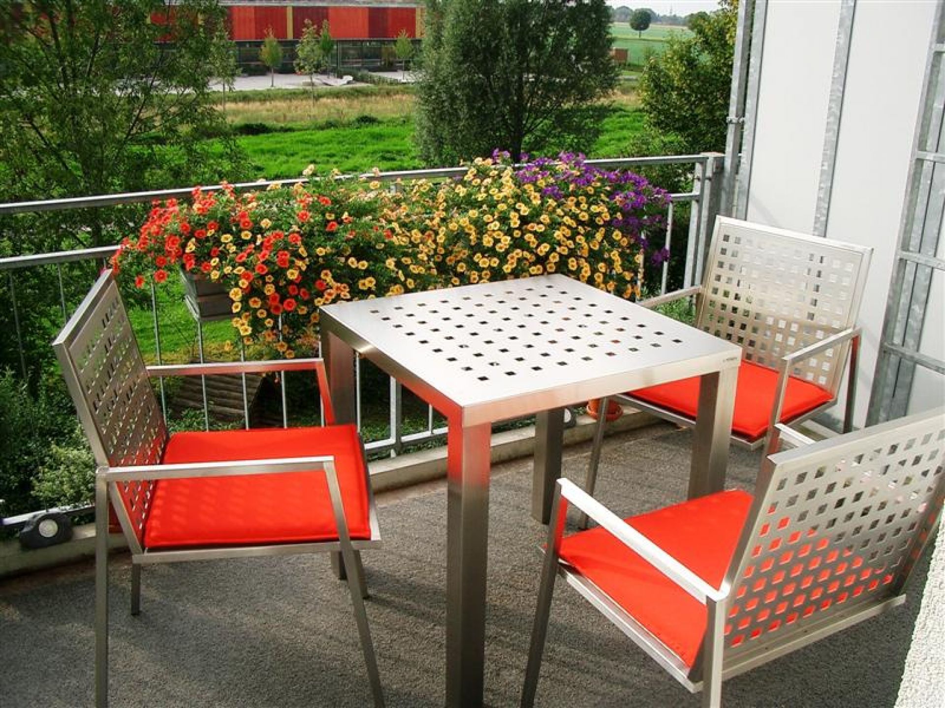 lightbox image lightbox image