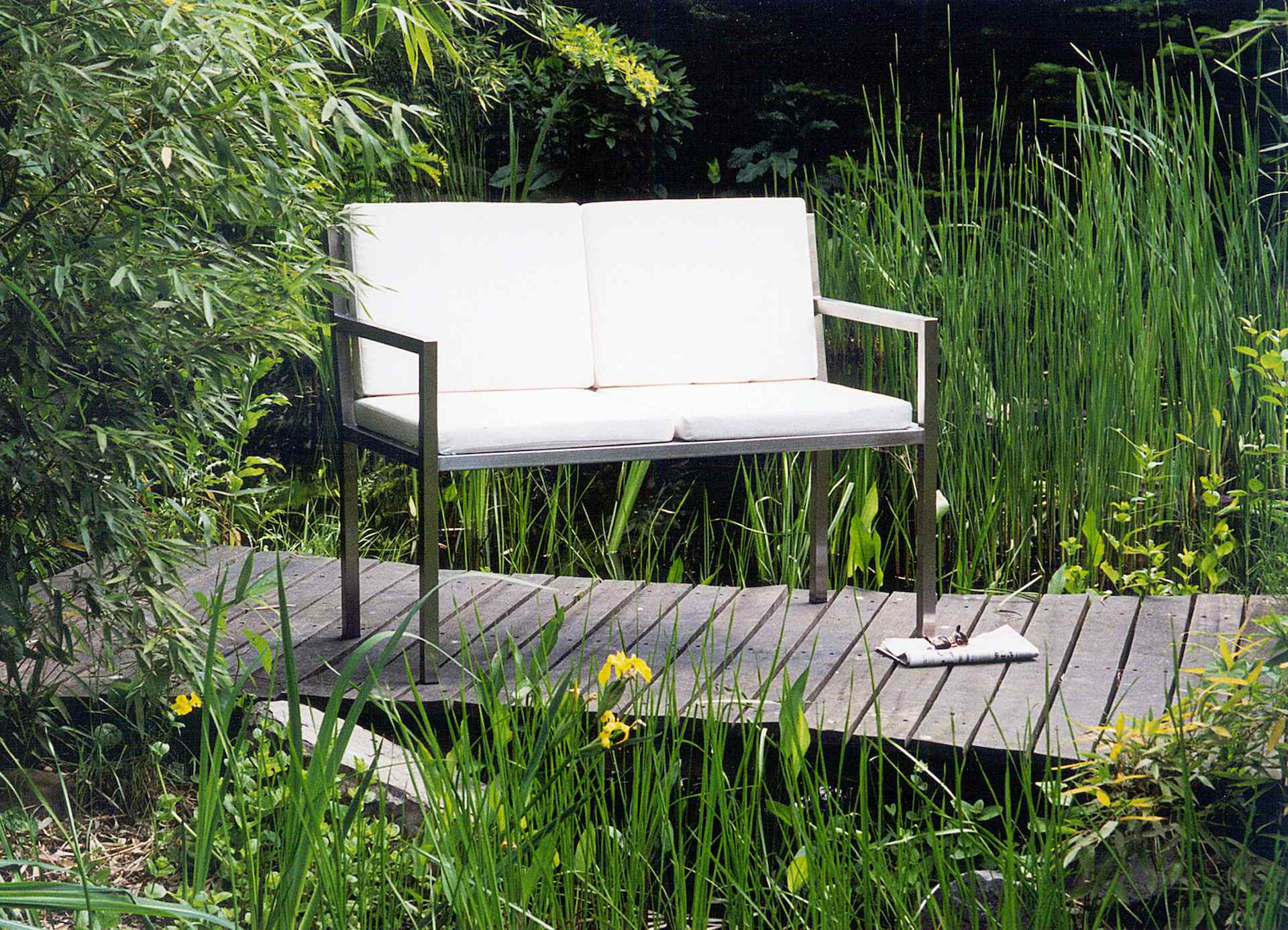 Klassiker-Bank 2-Sitzer aus Edelstahl Klassiker-Bank 2-Sitzer aus Edelstahl