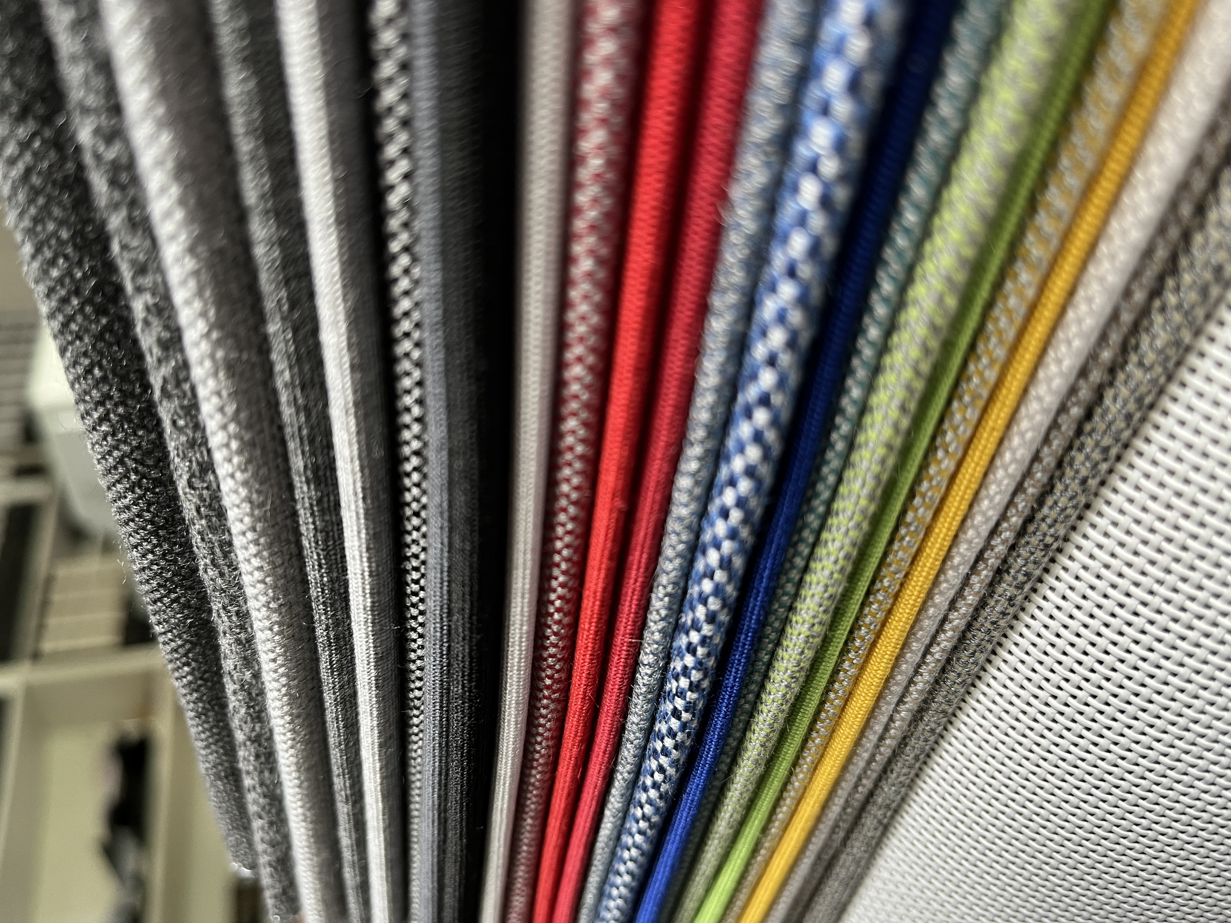 AAA Polster für alle Möbel hier!