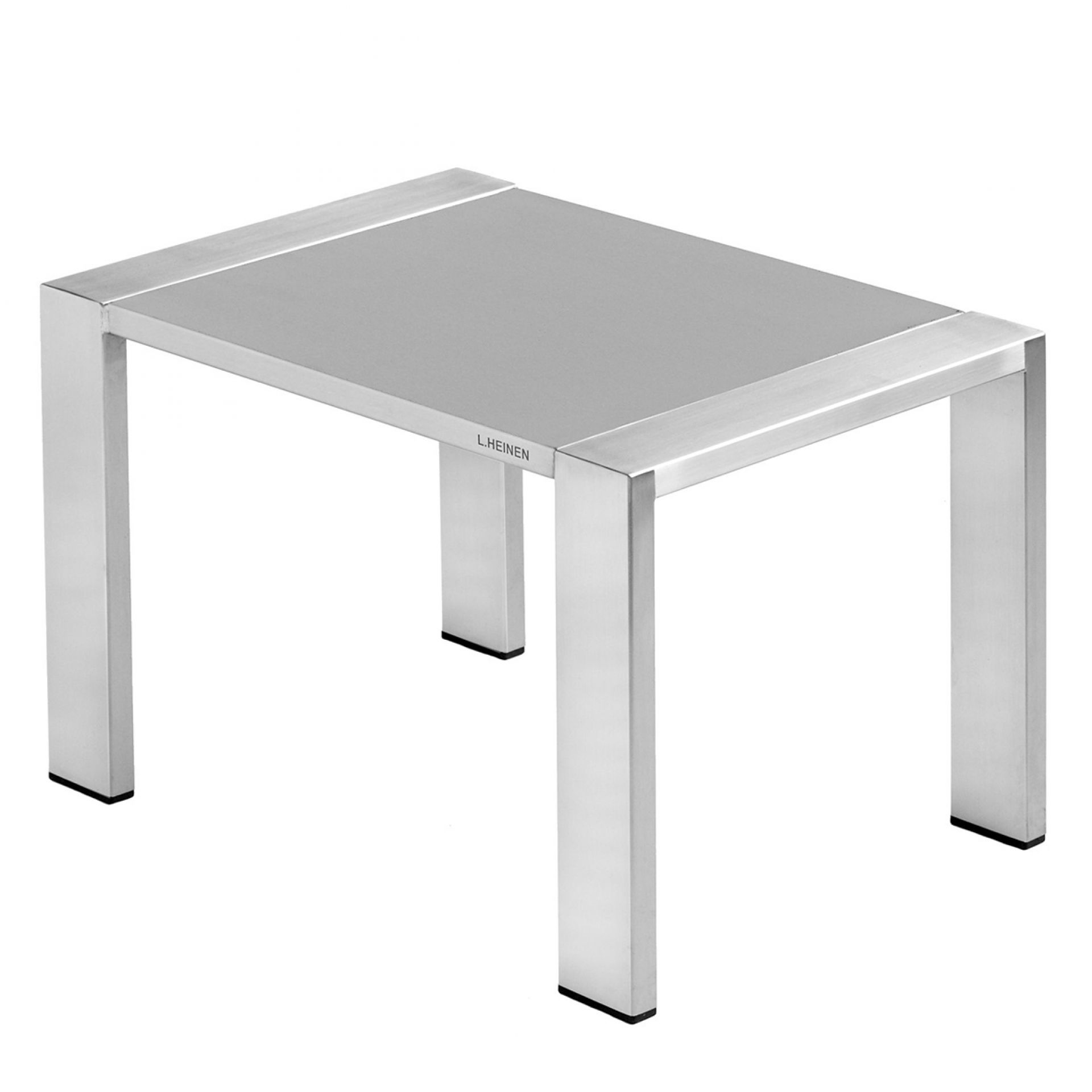 Lounge-Beistelltisch aus Edelstahl Lounge-Beistelltisch aus Edelstahl